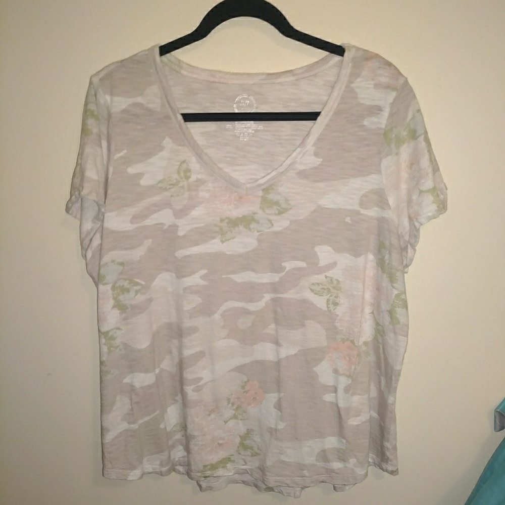 Maurices camo floral top Size 1/1X